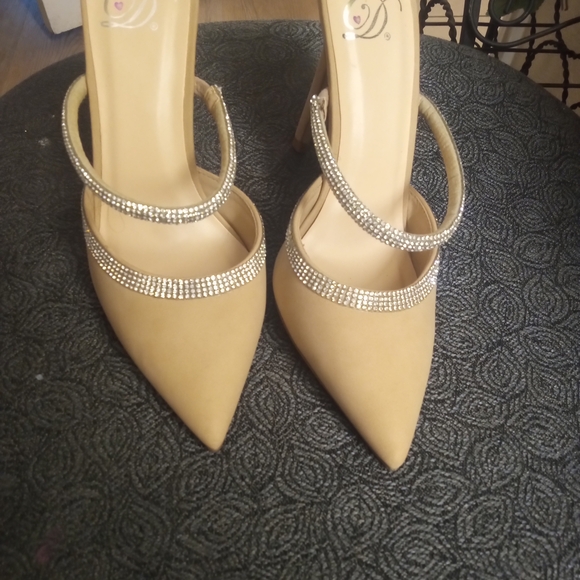 Elegant Beige Women's Heels with Rhinestone Straps Size 6 - Picture 6 of 9